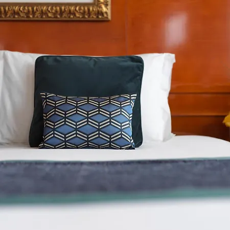 Sunborn London Yacht Hotel-3